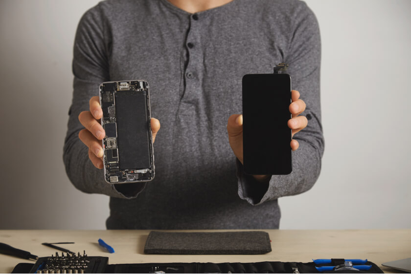 computer-and-phone-repairment-service-E2GPZ9B.jpg